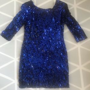 Beautiful low back sequin dress w 3/4 sleeves sz 8